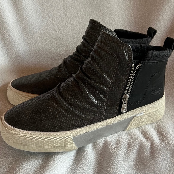 Blowfish Malibu Women's Black Lizard Print Walkabout Sneaker Bootie, Sz 8.5 NWOB - Picture 3 of 12